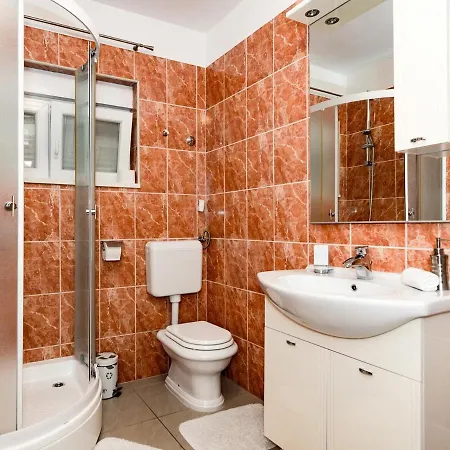בית נופש Luxury Miljak פודסטראנה