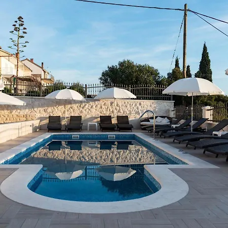 Luxury Miljak בית נופש