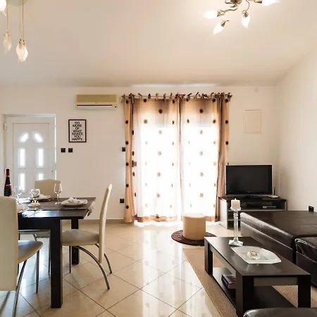 Luxury Miljak פודסטראנה