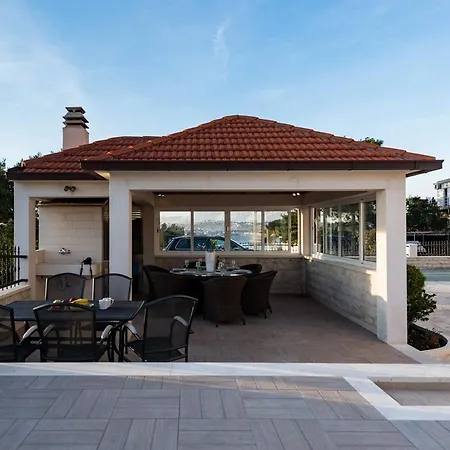 Luxury Miljak פודסטראנה